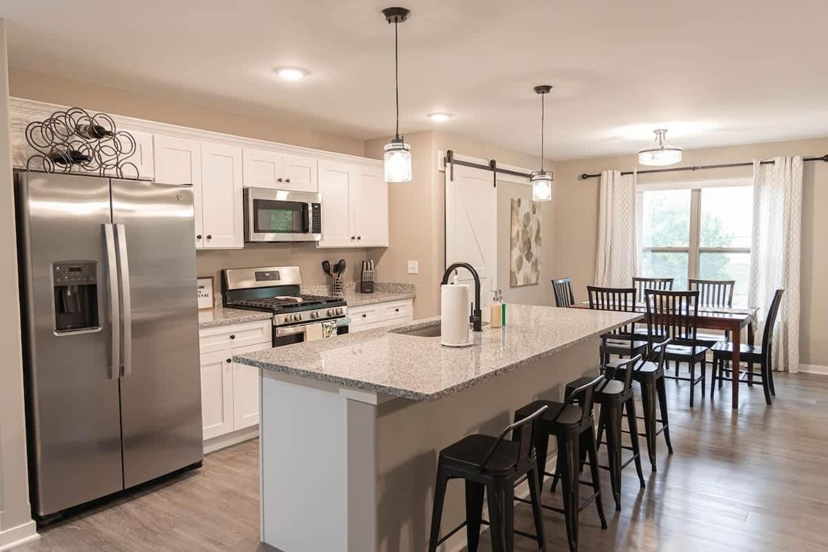 Brand New 2 Bed With Office Villa Loves Park ภายนอก รูปภาพ